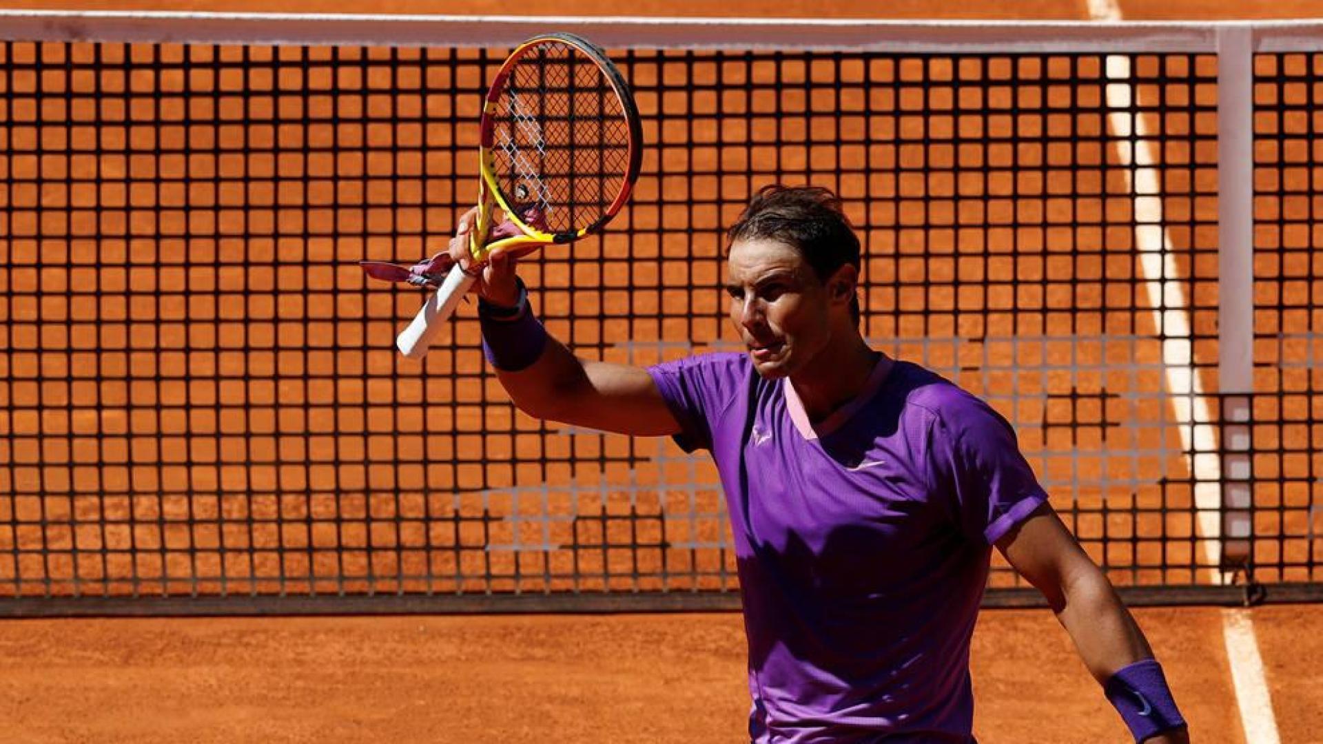 Nadal saluda tras su victoria ante el australiano Alexei Popyrin.