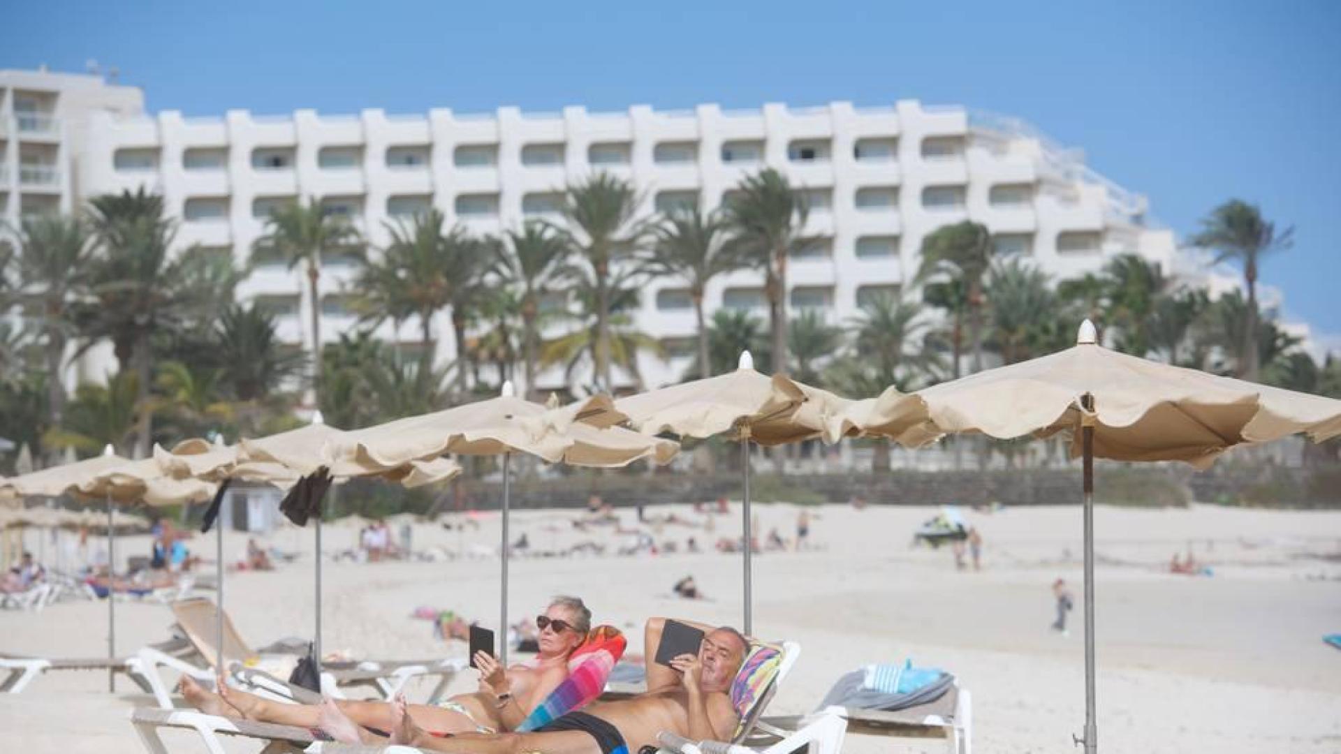 Canarias exigirá test negativo a los turistas para poder hospedarse