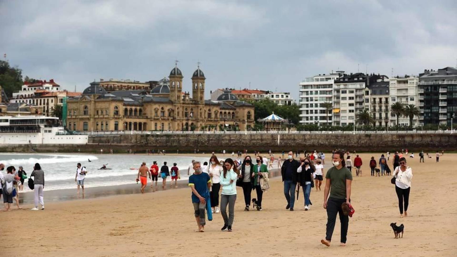 El primer día sin cierre perimetras tras el fin del estado de alarma, San Sebastián y Zarautz se confirmaron como dos de los destinos predilectos para los navarros
