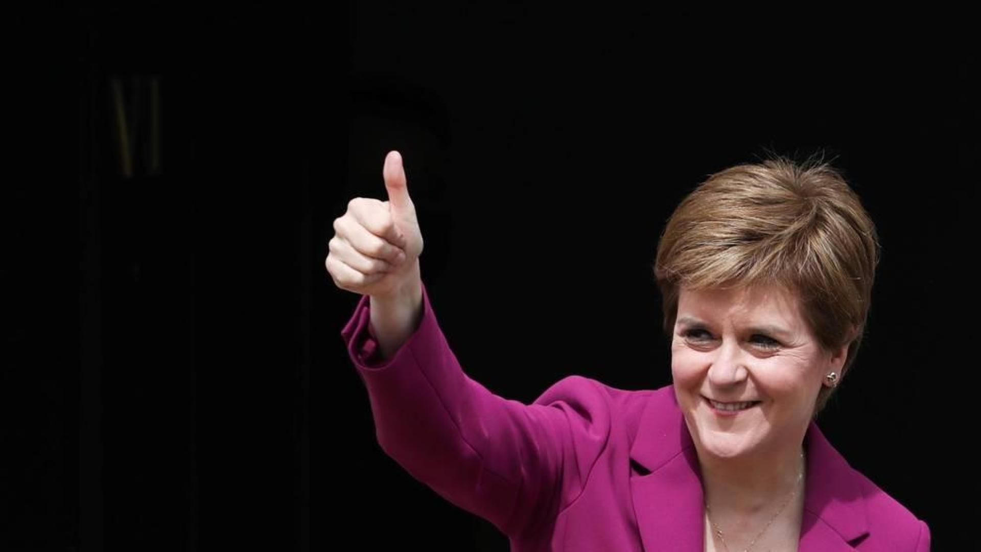 Boris Johnson convoca a Sturgeon a una cumbre para tratar el futuro del país