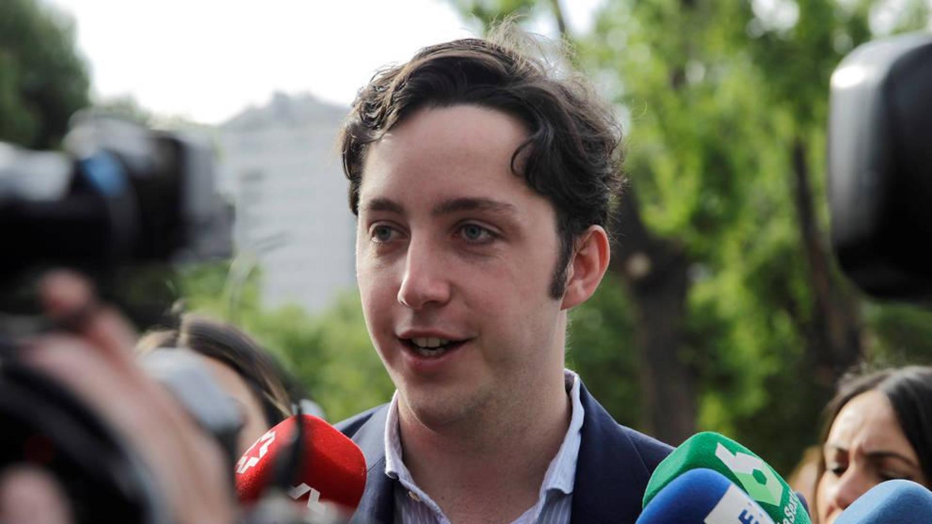 Francisco Nicolás Gómez Iglesias, el "pequeño Nicolás", atiende a los medios a su llegada a la Audiencia Provincial de Madrid.