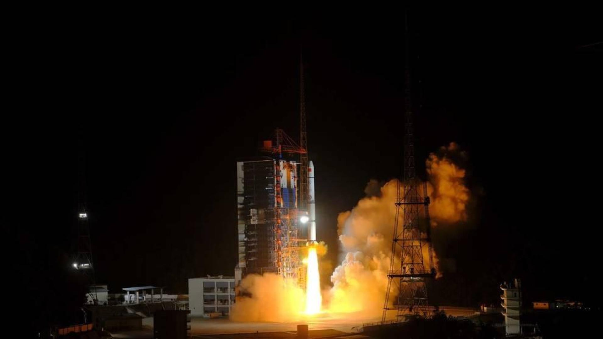 Los restos del cohete chino se desintegran en su reentrada y caen en el Índico