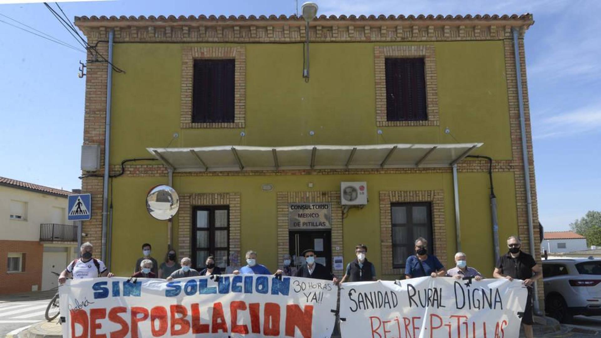 Concentración en Pitillas por "una Sanidad rural digna"