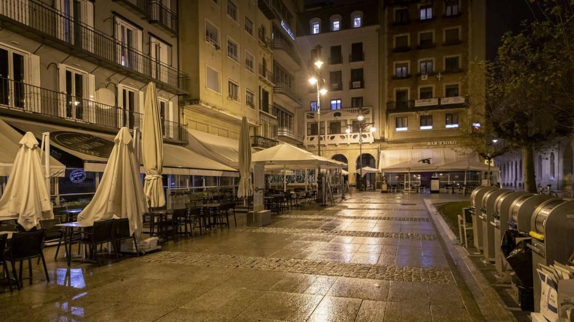 La Plaza del Castillo, durante el toque de queda.