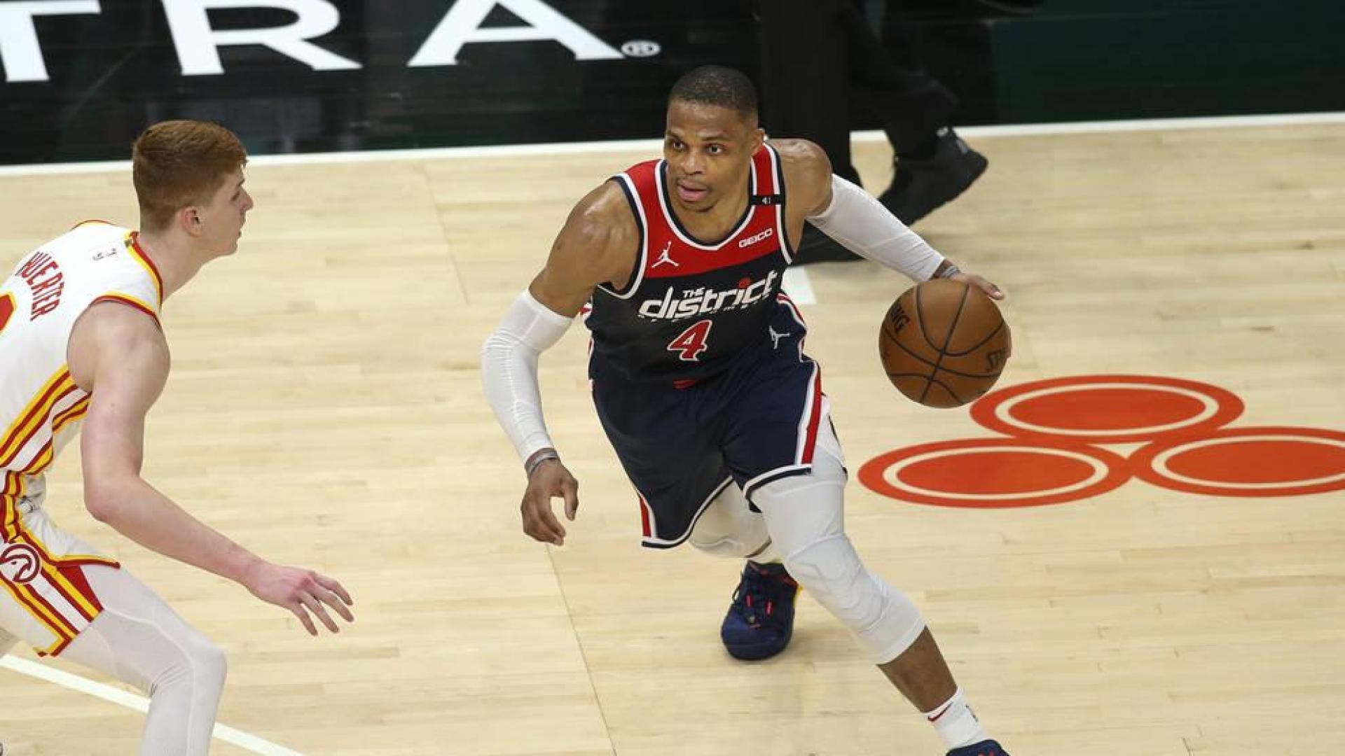 Westbrook bate la marca de triples-dobles del legendario Oscar Robertson