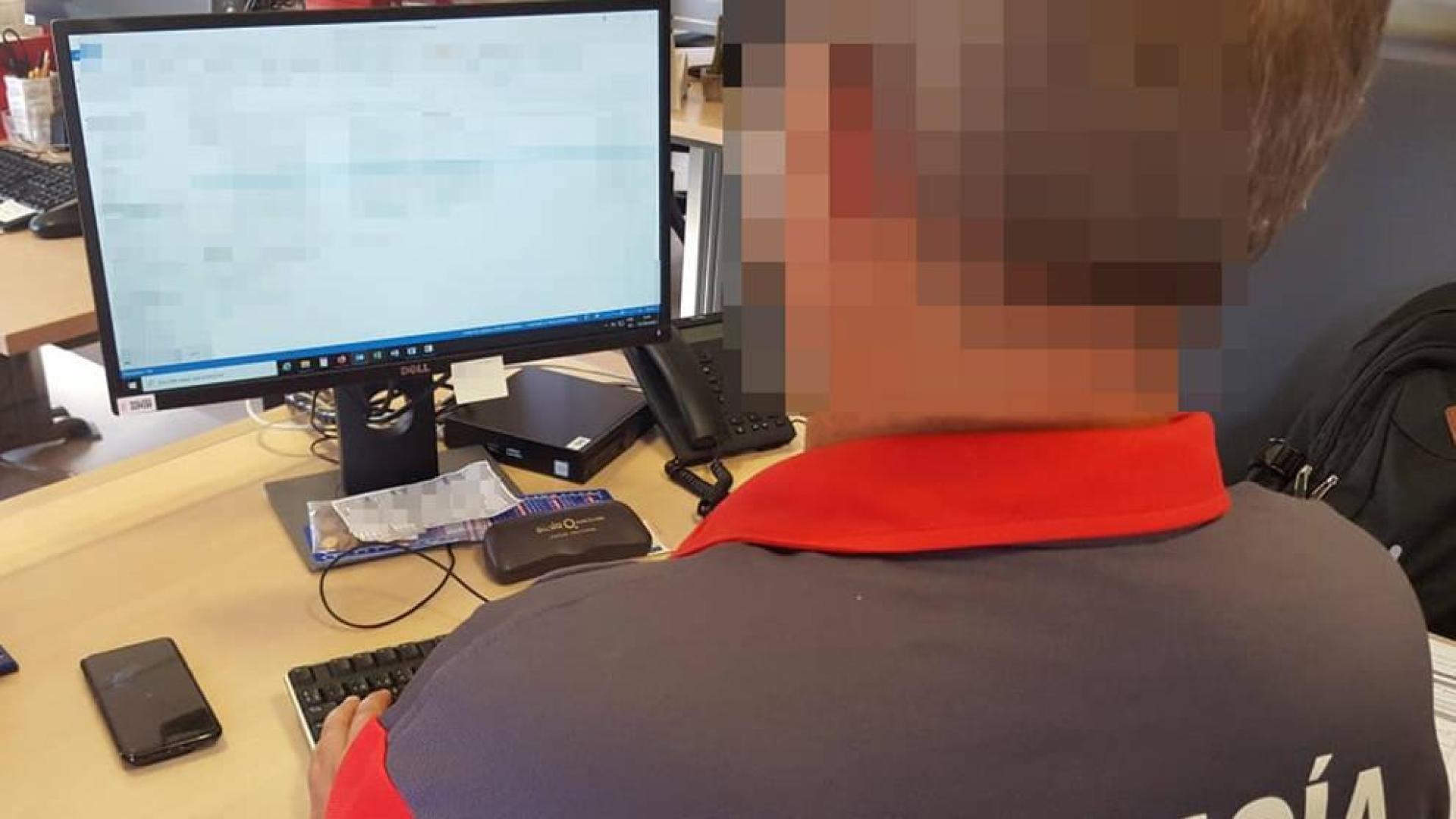 Un agente de la Policía Foral.