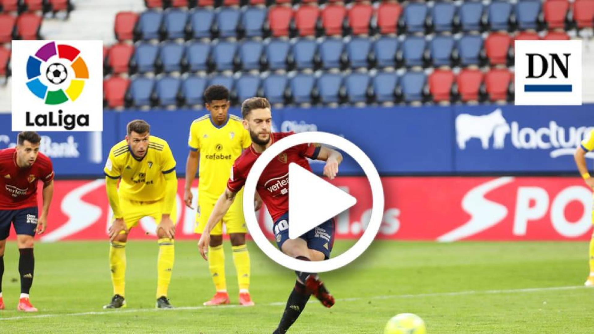 Roberto Torres lanza el penalti del 3-1 contra el Cádiz.