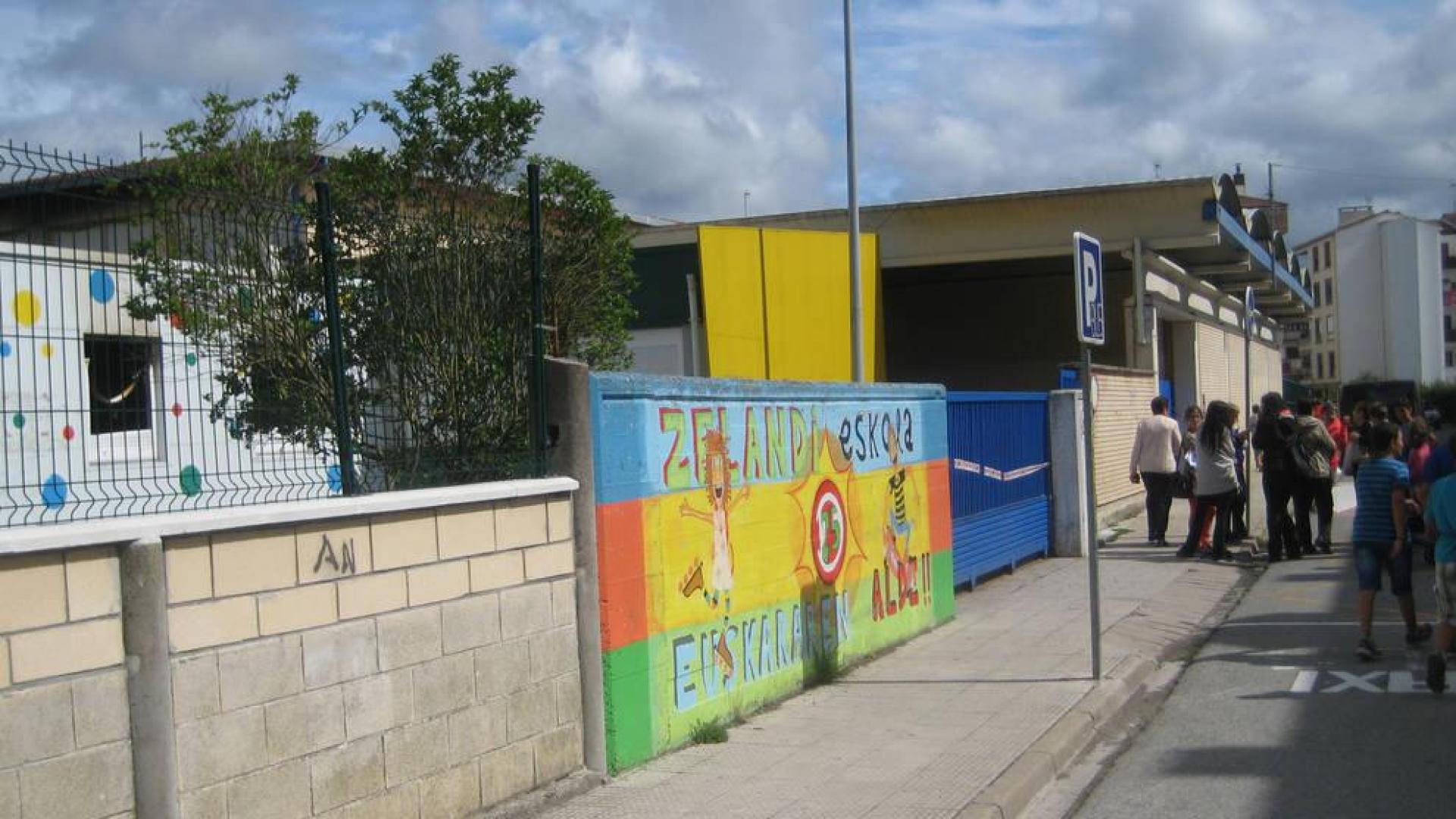 Alsasua licita las obras del patio del colegio Zelandi
