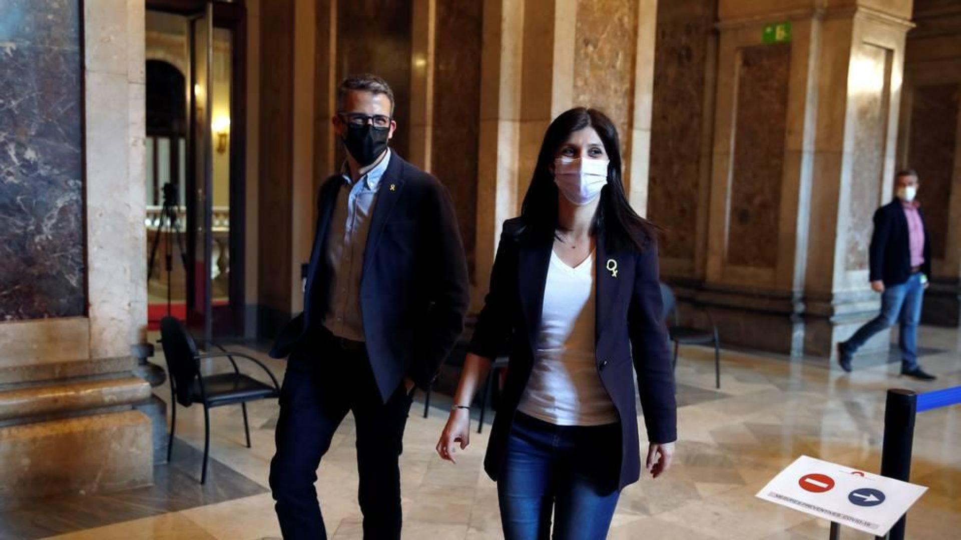 La secretaria general de ERC, Marta Vilalta, en los pasillos del Parlament donde ERC, JxCat y la CUP se han reunido.