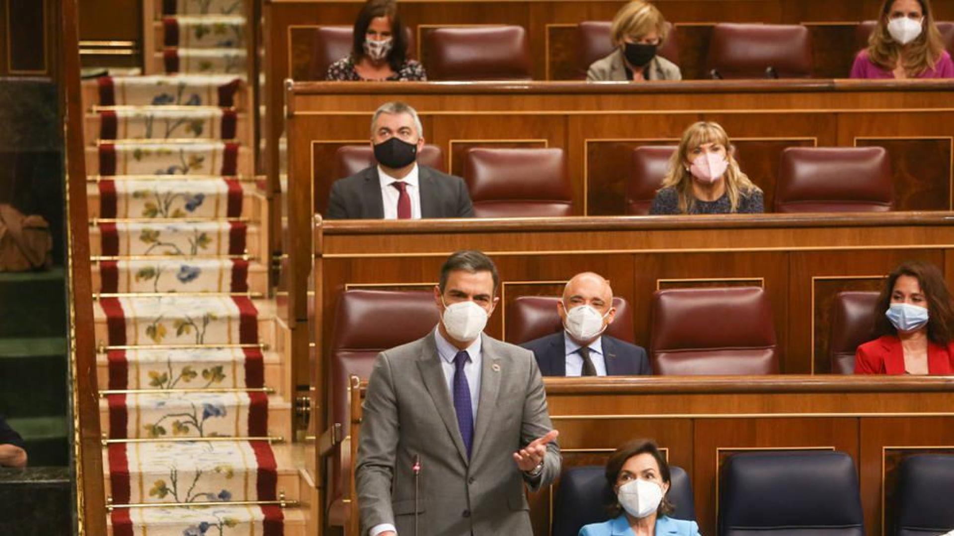 Sánchez ve con "cara de Rivera" a Casado, quien le replica que él de Zapatero