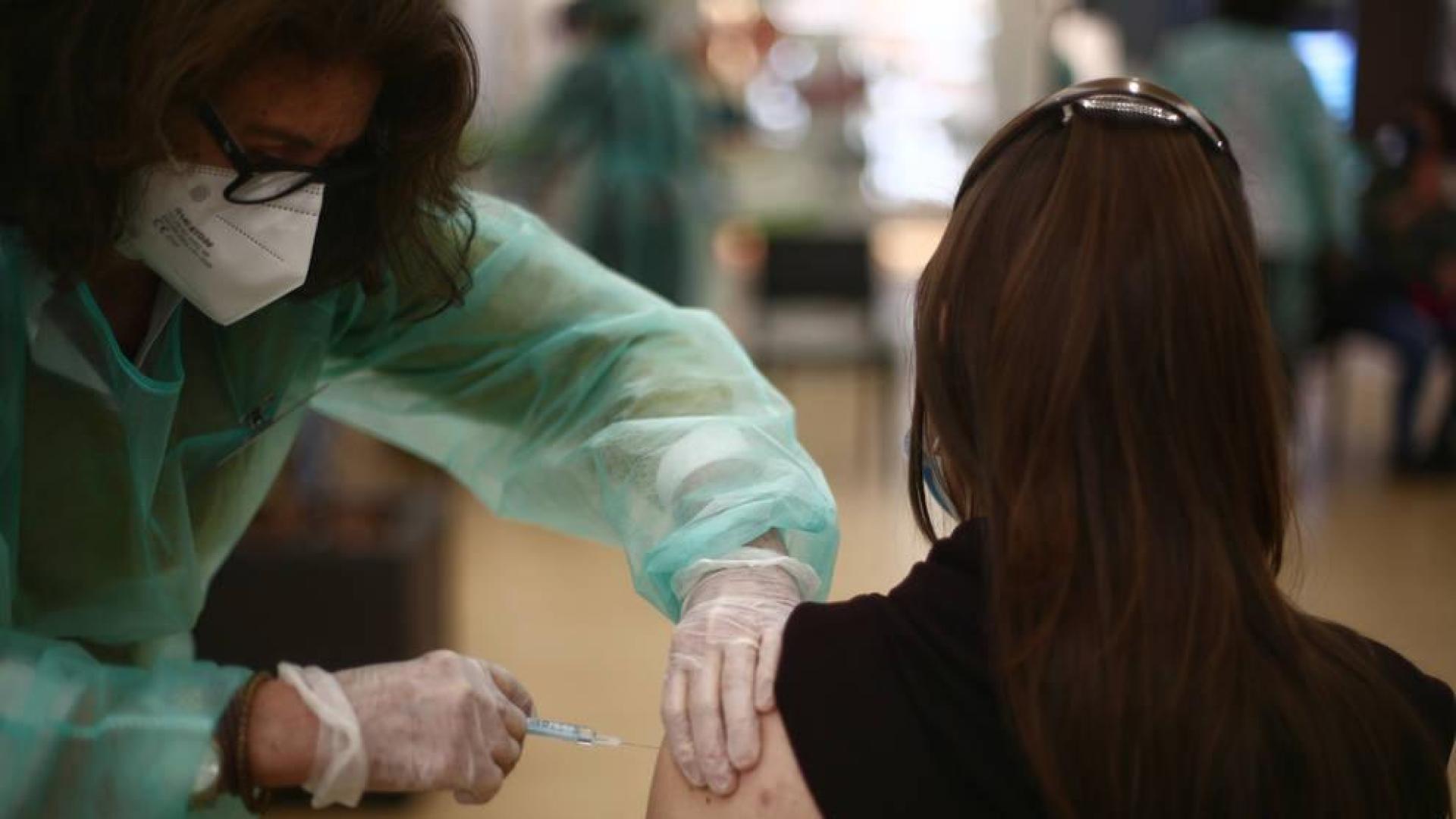 Sanidad notifica 467 fallecidos en un fin de semana en el que la incidencia baja a 175