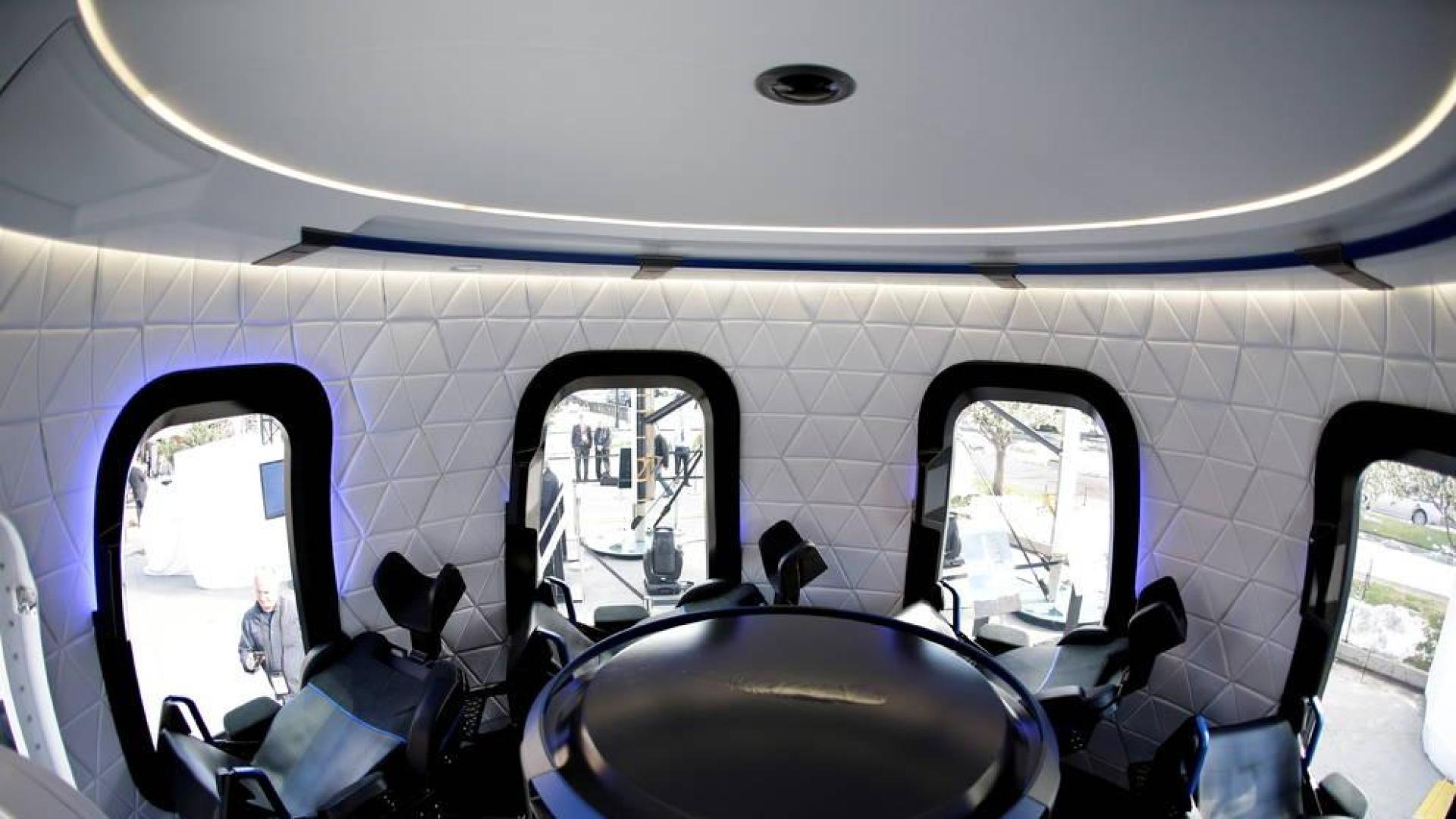 Fotografía del interior de la nave aeroespacial de la compañía Blue Origin.