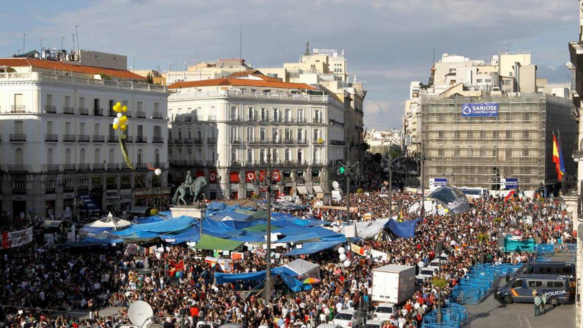 Acampada del 15M en la Puerta del Sol de Madrid en 2011.