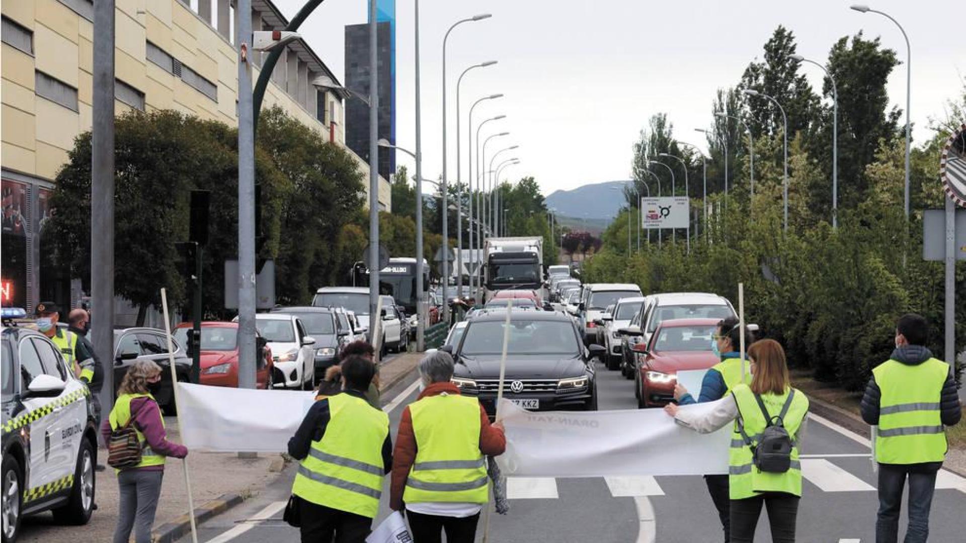 Nuevos cortes por el desvío de camiones en la N-121-A y PA-30