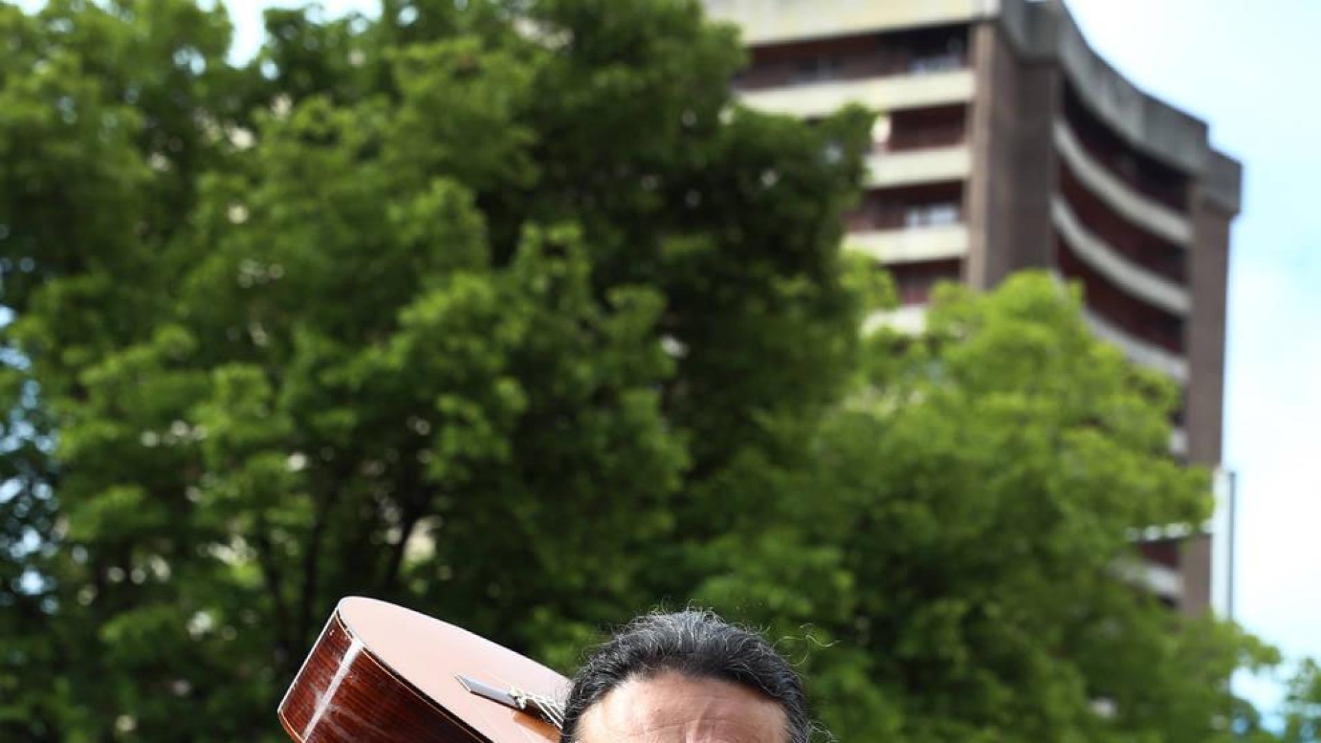 Un ingeniero barítono, amigo de la guitarra