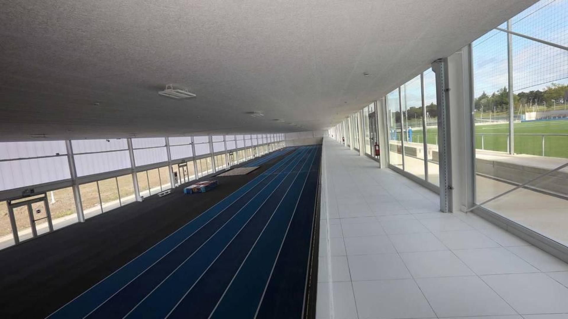 Zizur Mayor estrena su módulo de atletismo y los espacios sociales