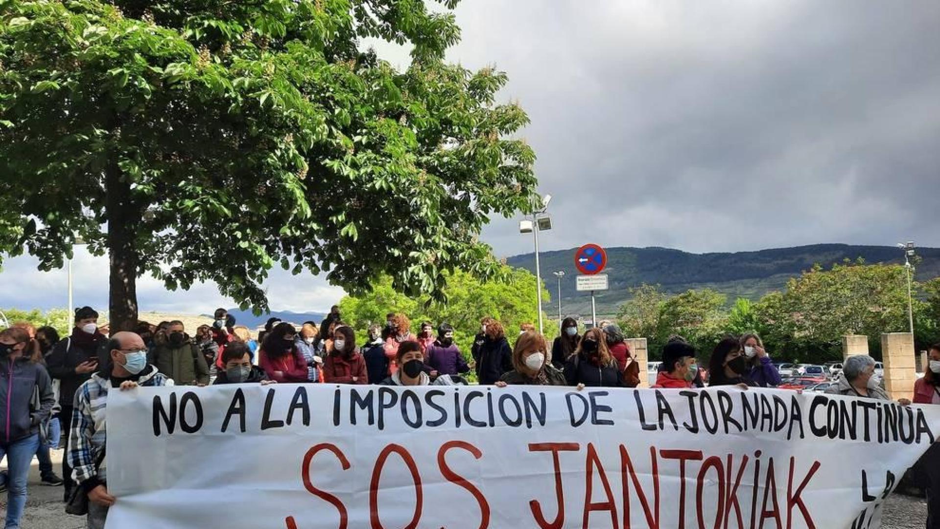 LAB, UGT y ELA advierten de los efectos de "imponer" la jornada continua para las trabajadoras de comedores escolares