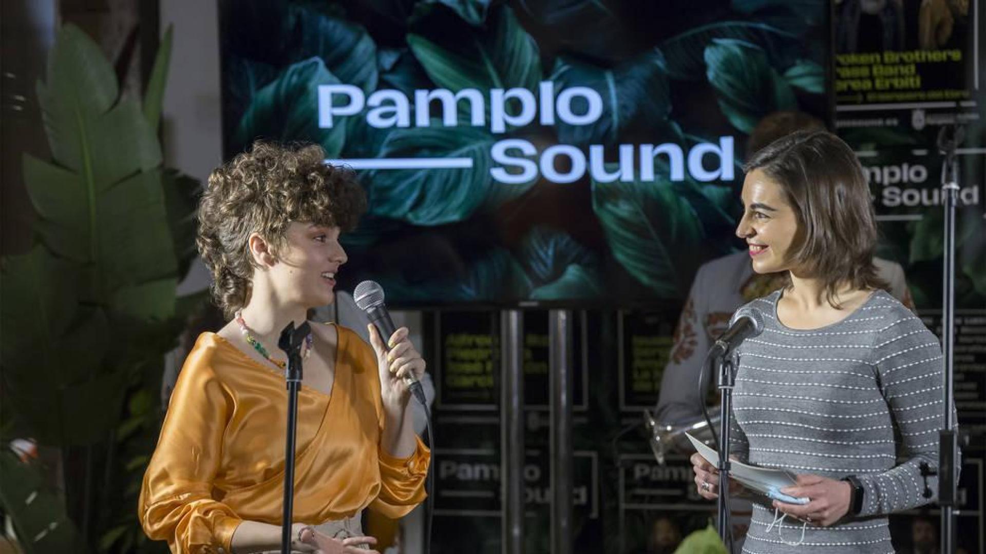 Anne Lukin, a la izquierda, en la presentación de Pamplosound.