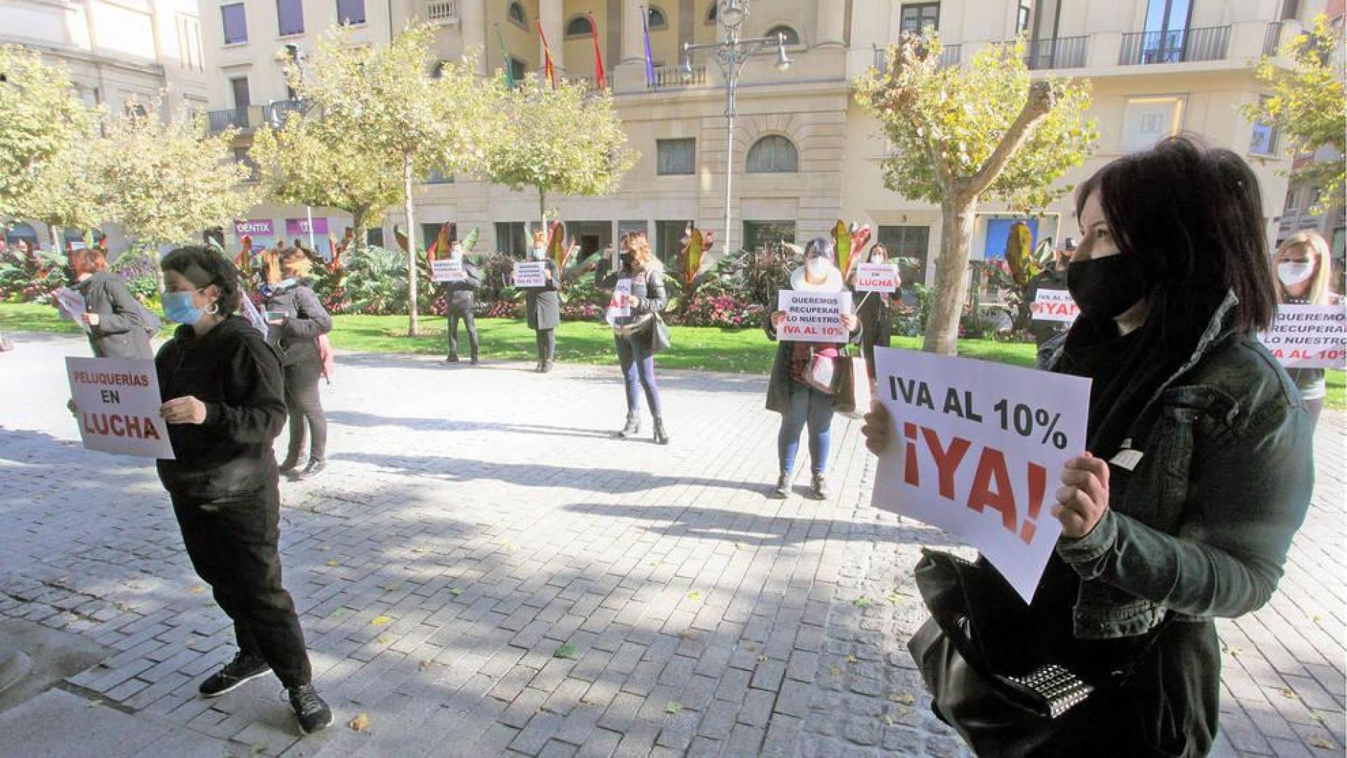 El sector de las peluquerías en Pamplona pierde un 40% y dice sentirse “ignorado”
