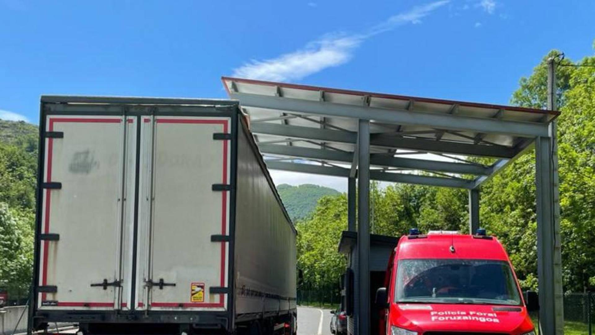 La Policía Foral controlará el peso en vehículos que transporten mercancías