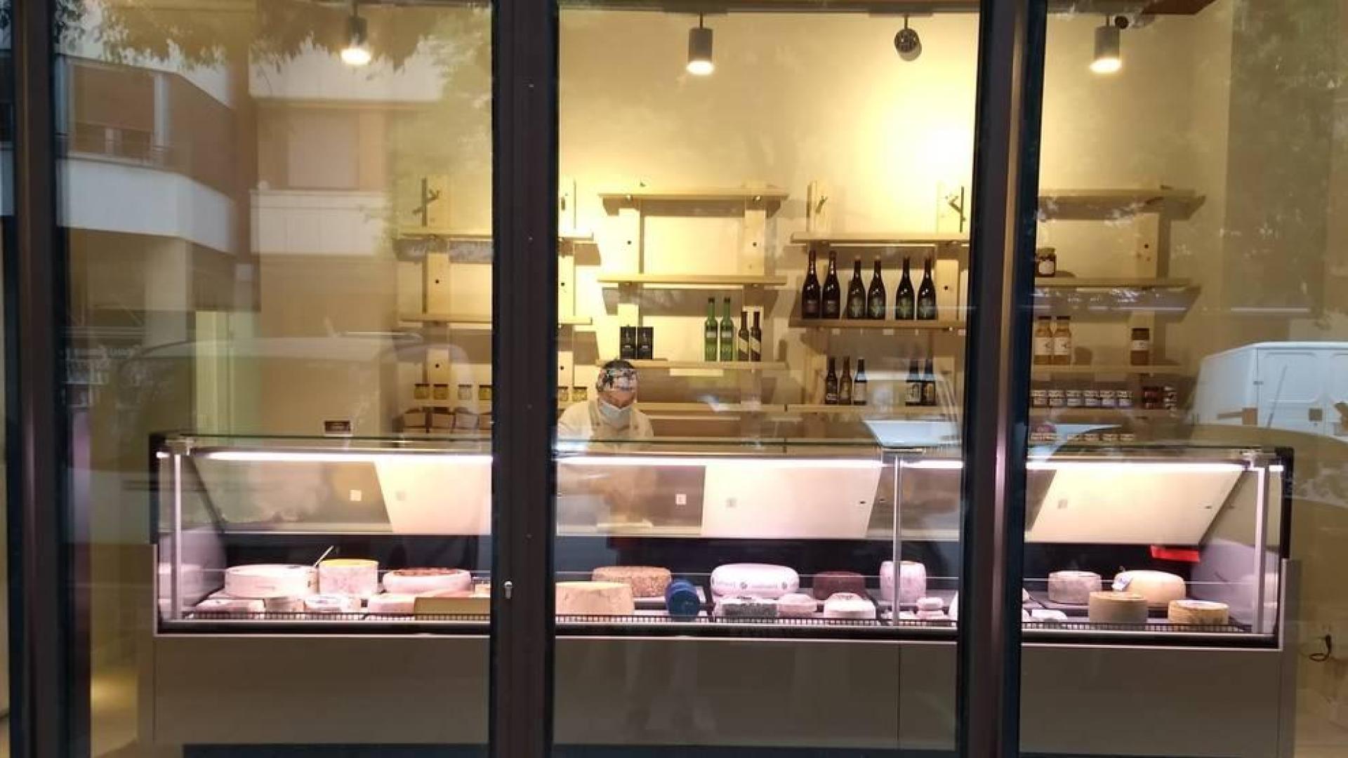 Panes L'Atelier abre en Iturrama una cava de quesos
