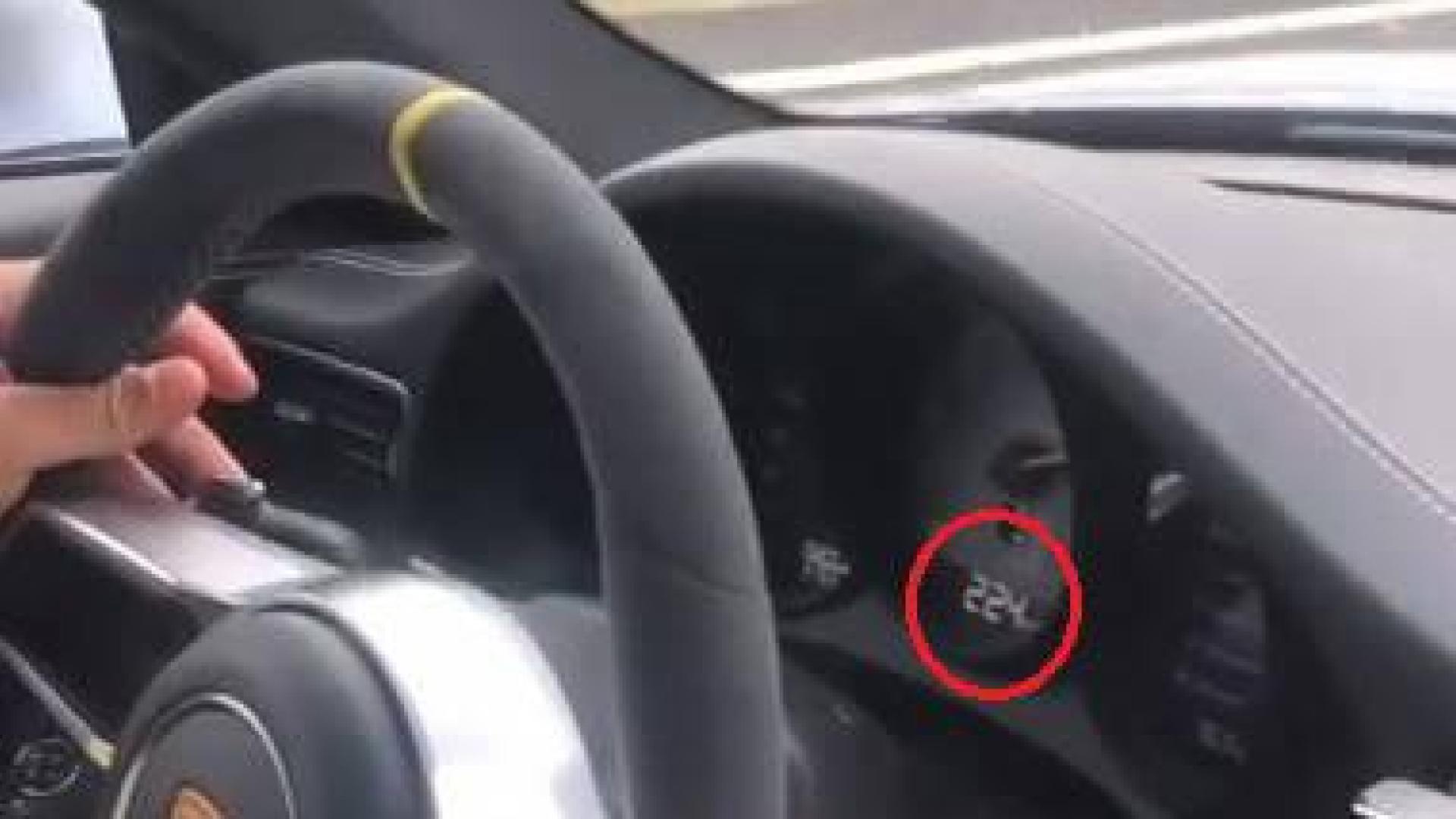 Imagen de uno de los vehículos, a 224 kilómetros por hora.