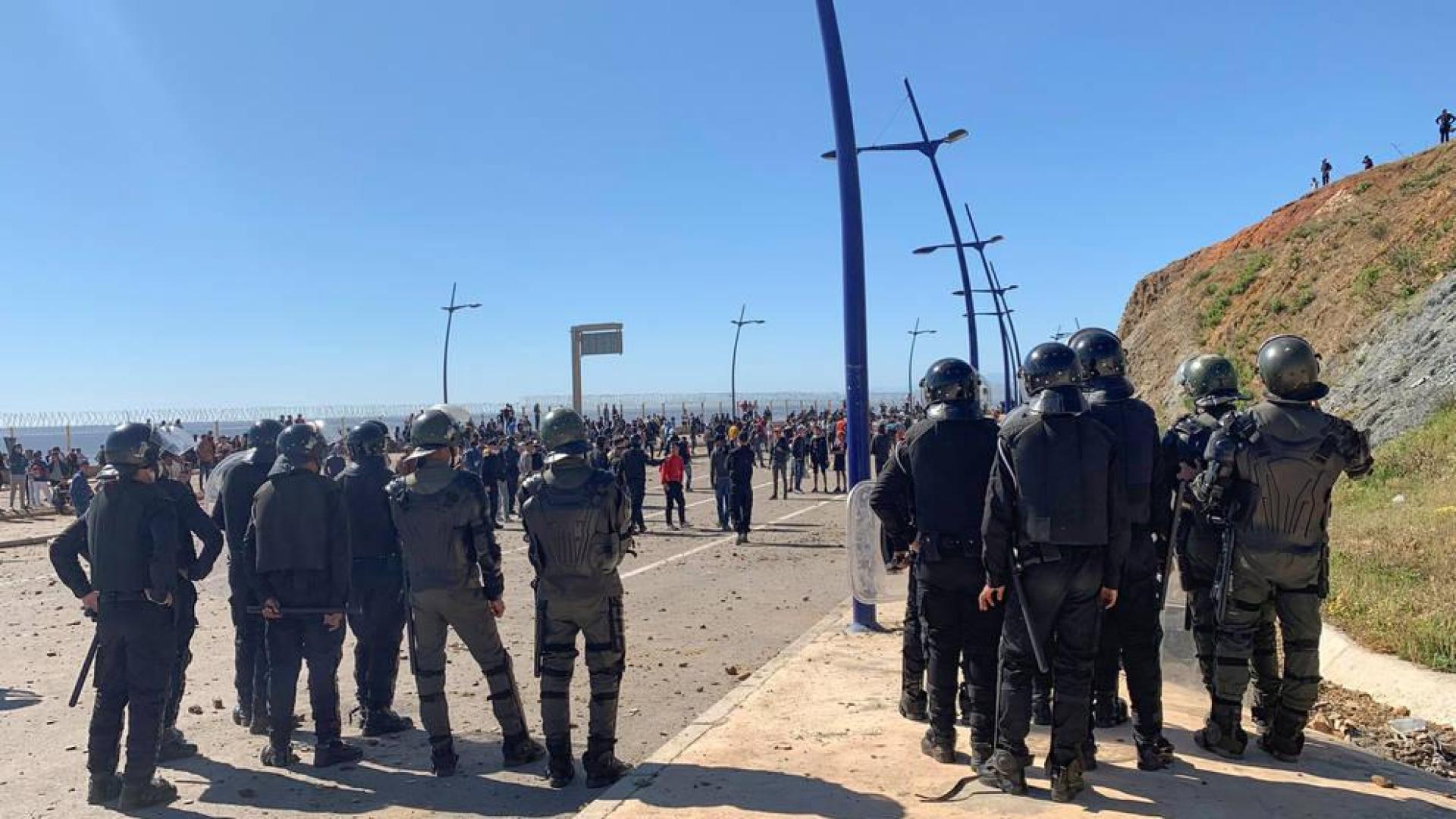 Una treintena de inmigrantes entran en Melilla tras seis intentos de asalto