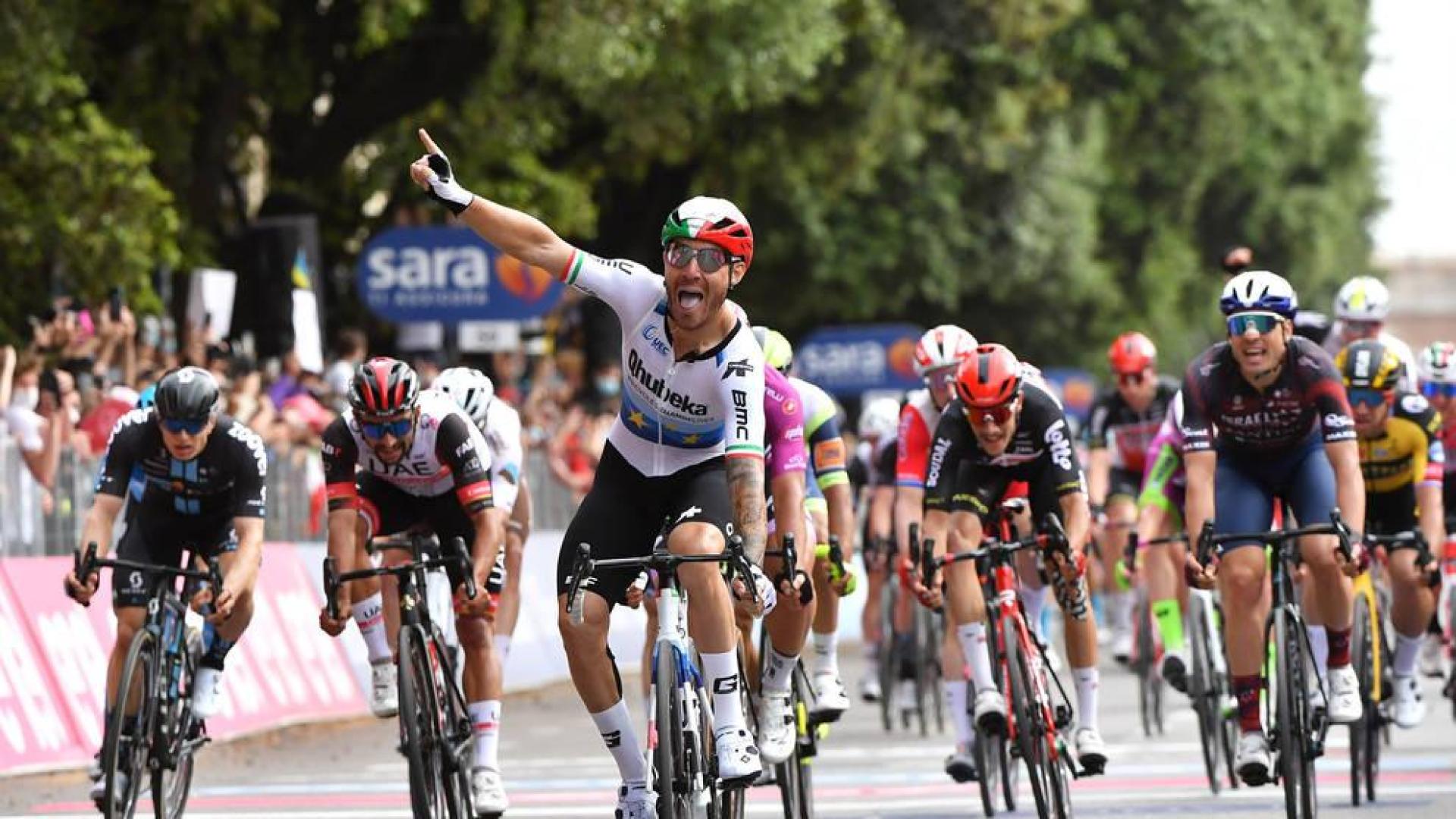 Nizzolo gana al esprint en Verona, Bernal sigue con la maglia rosa