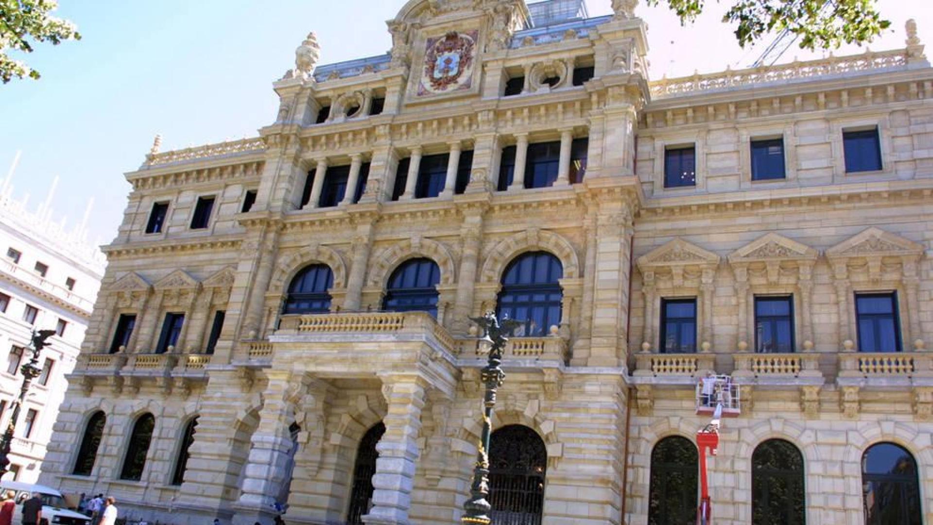 La batalla de una madre contra la Diputación vizcaína por quitarle a su hija