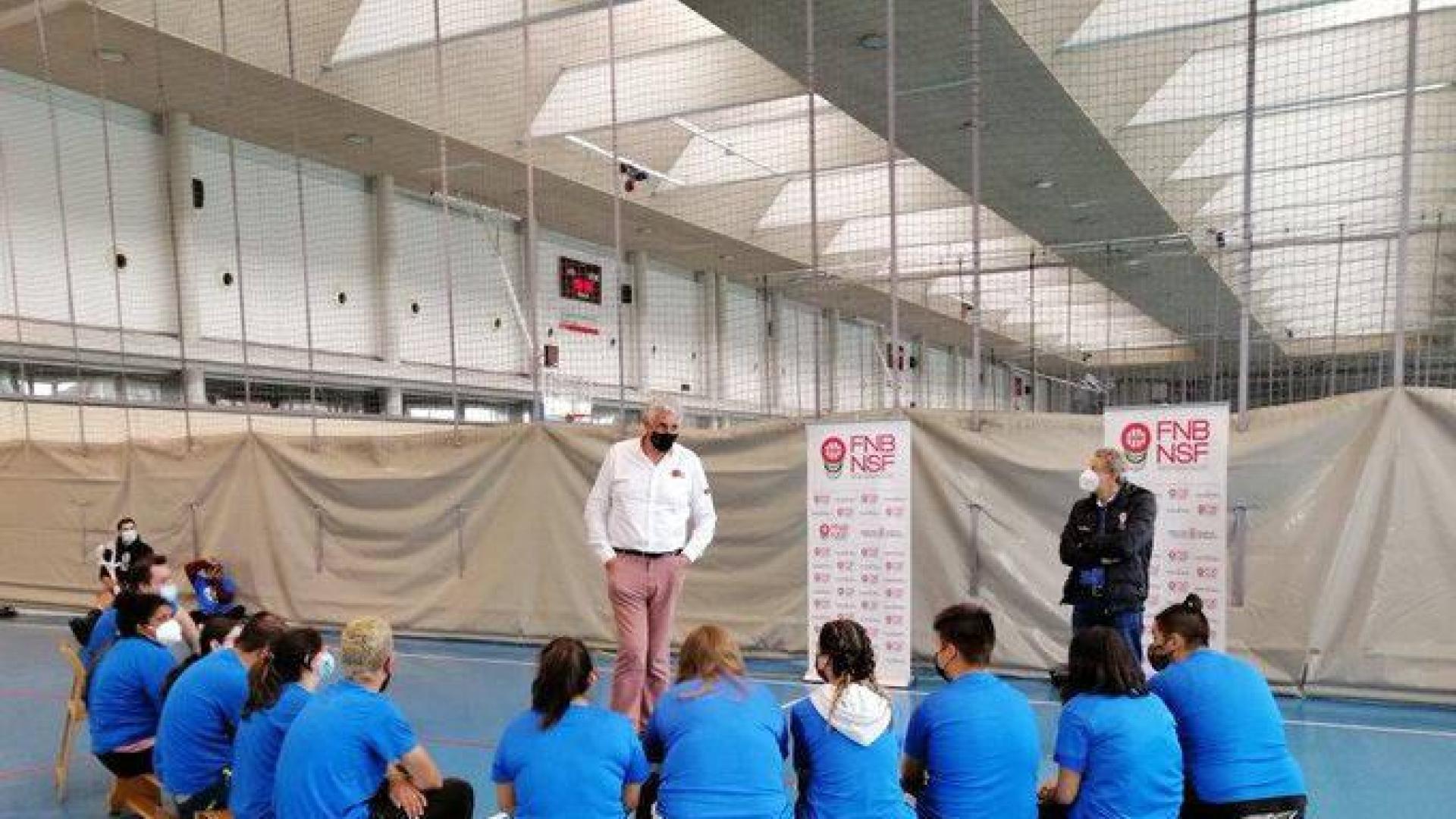 Romay apoya en Pamplona la inserción laboral a través del baloncesto