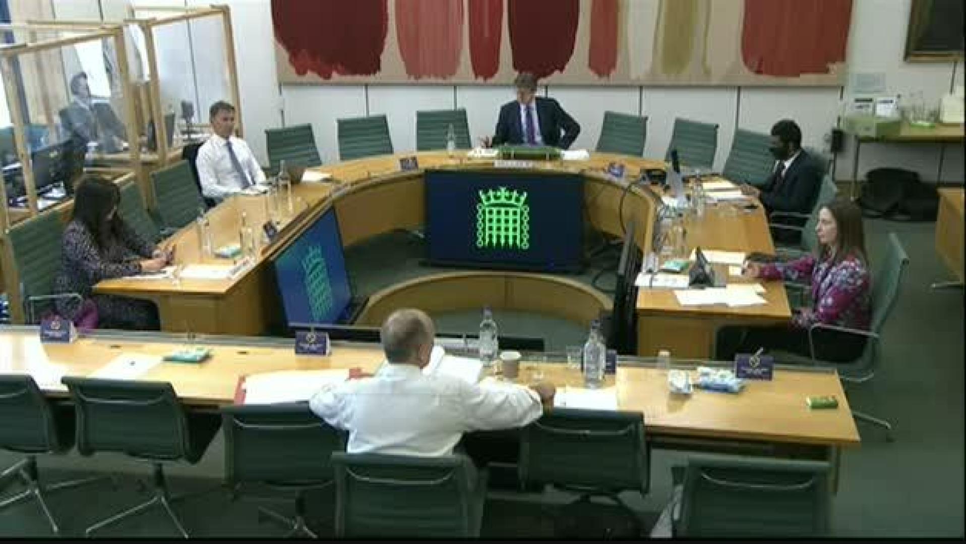 Vídeo: Boris Johnson sopesó inyectarse el Covid por televisión para demostrar que no era una amenaza