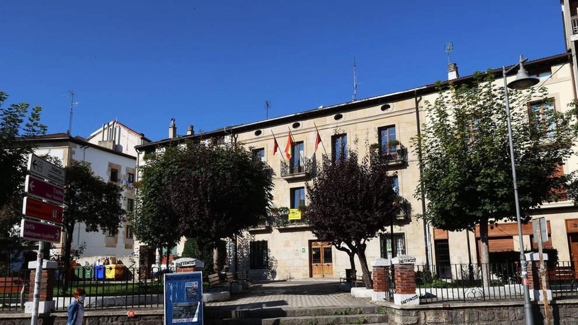 Alsasua da prioridad al peatón en un tramo de su travesía