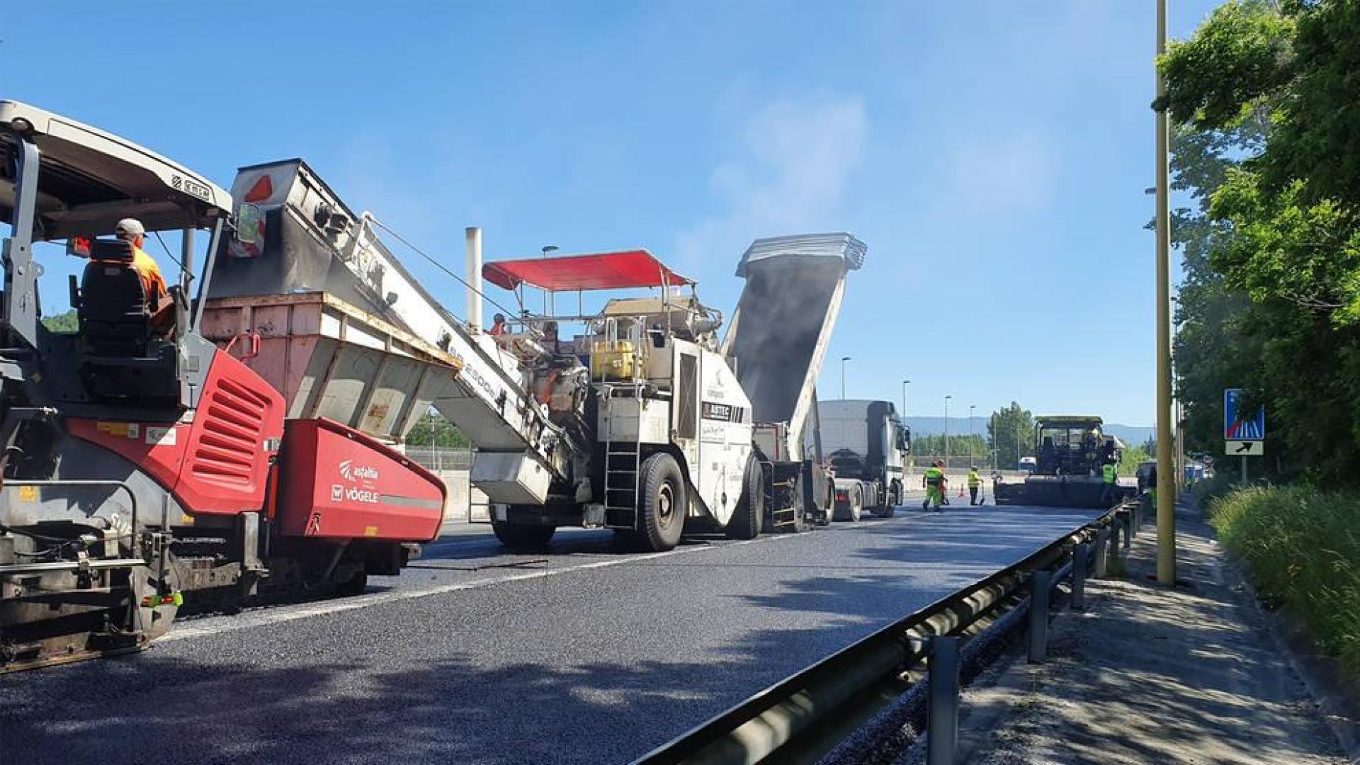 Refuerzo de firmes en una carretera navarra.