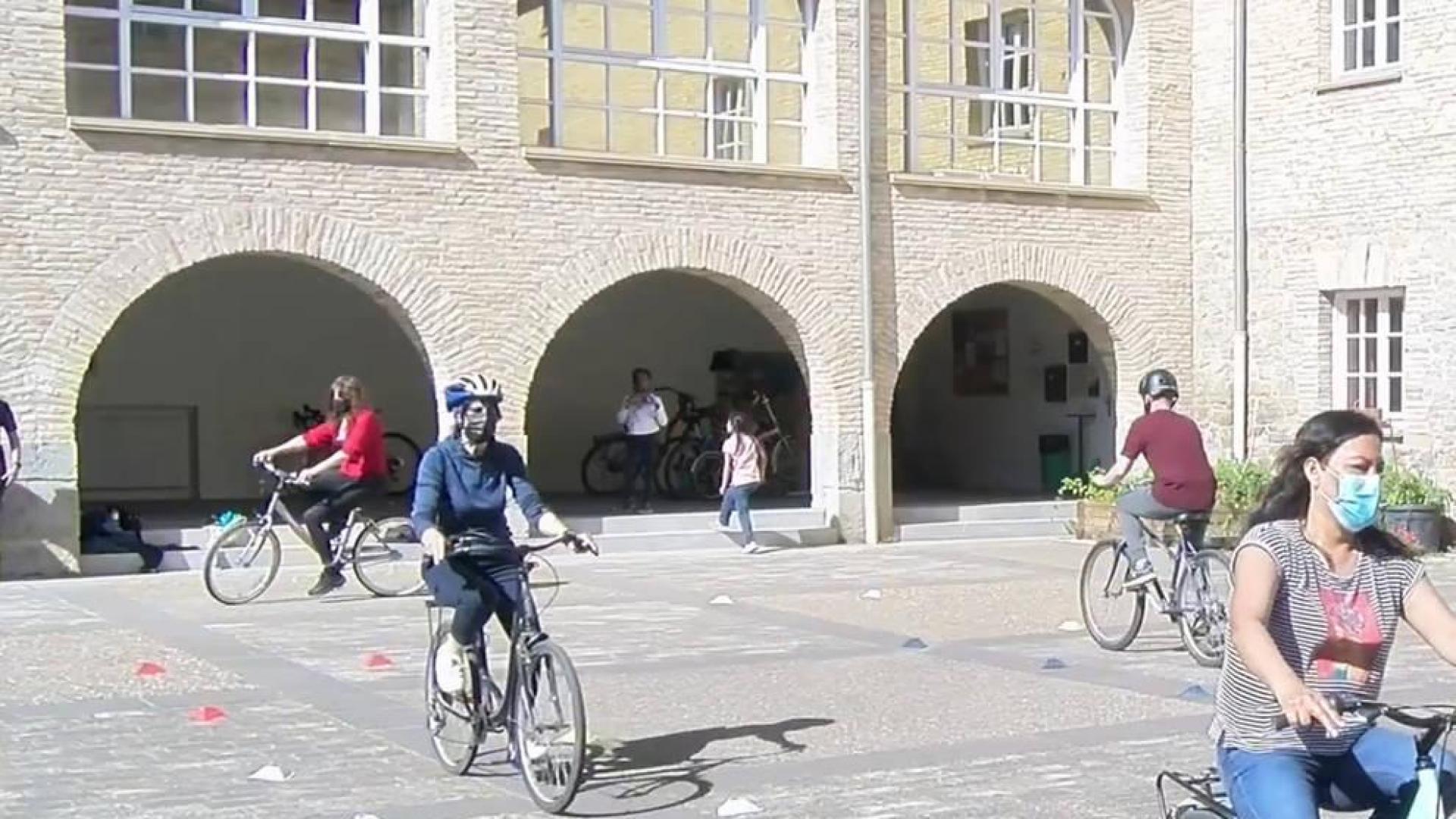 Nuevo éxito del taller 'biciescuela' para adultos de Pamplona