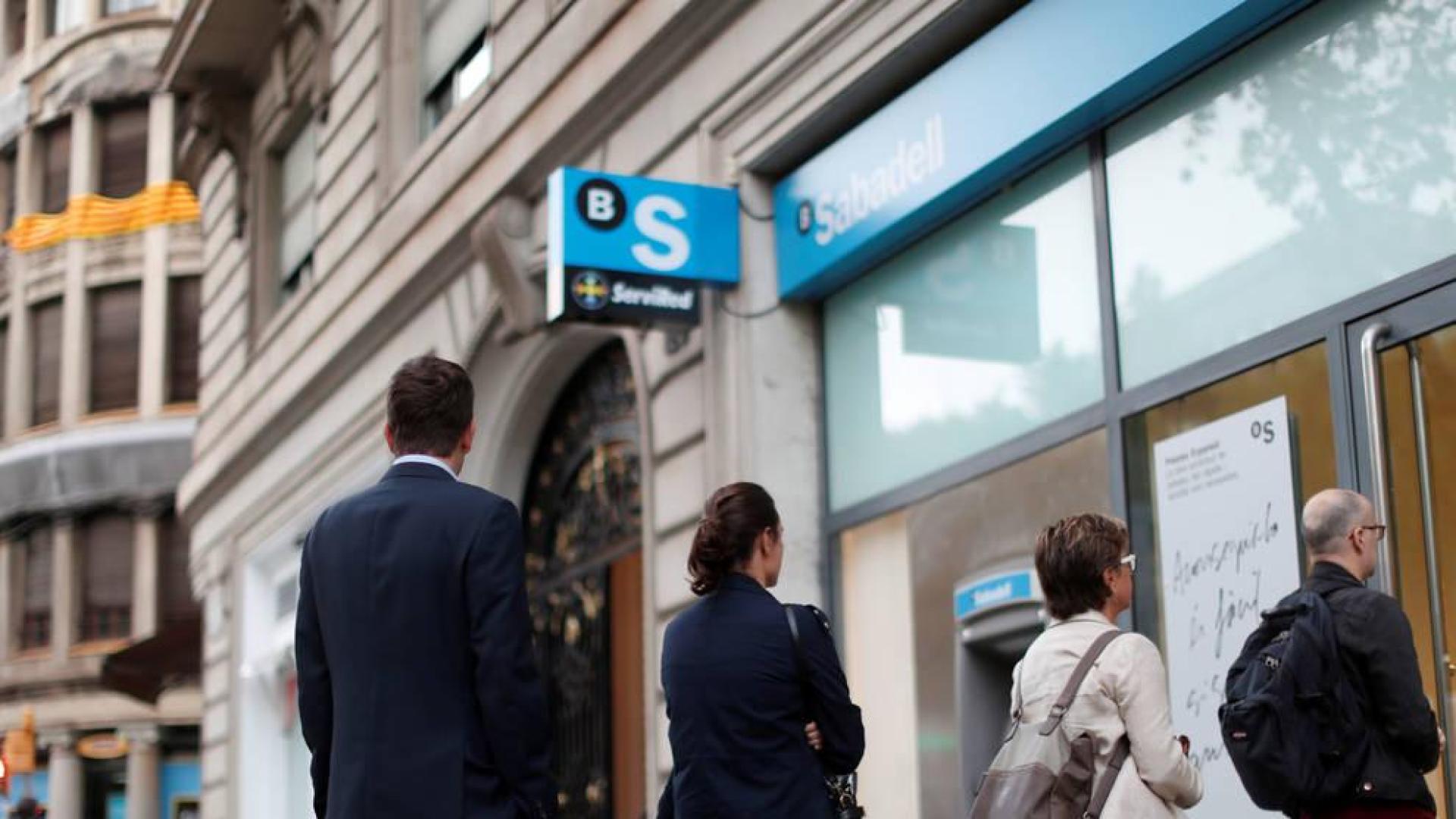 Banco Sabadell ultima un nuevo ajuste que afectaría a más de 1.200 empleados