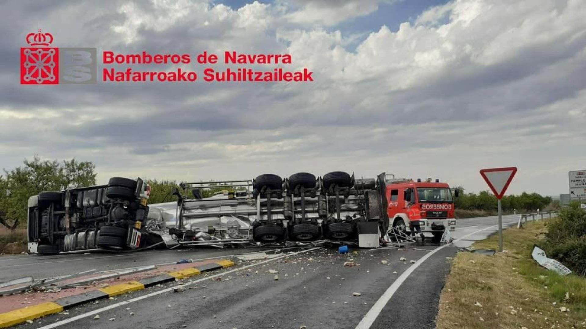 Cortada la N-113 en Fitero por el vuelco de un camión cisterna
