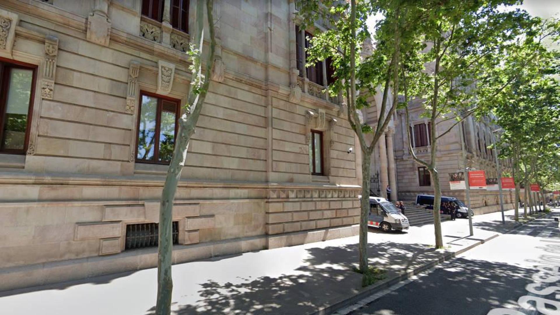 Dos años de prisión para un mosso por lesionar a un periodista en un desalojo