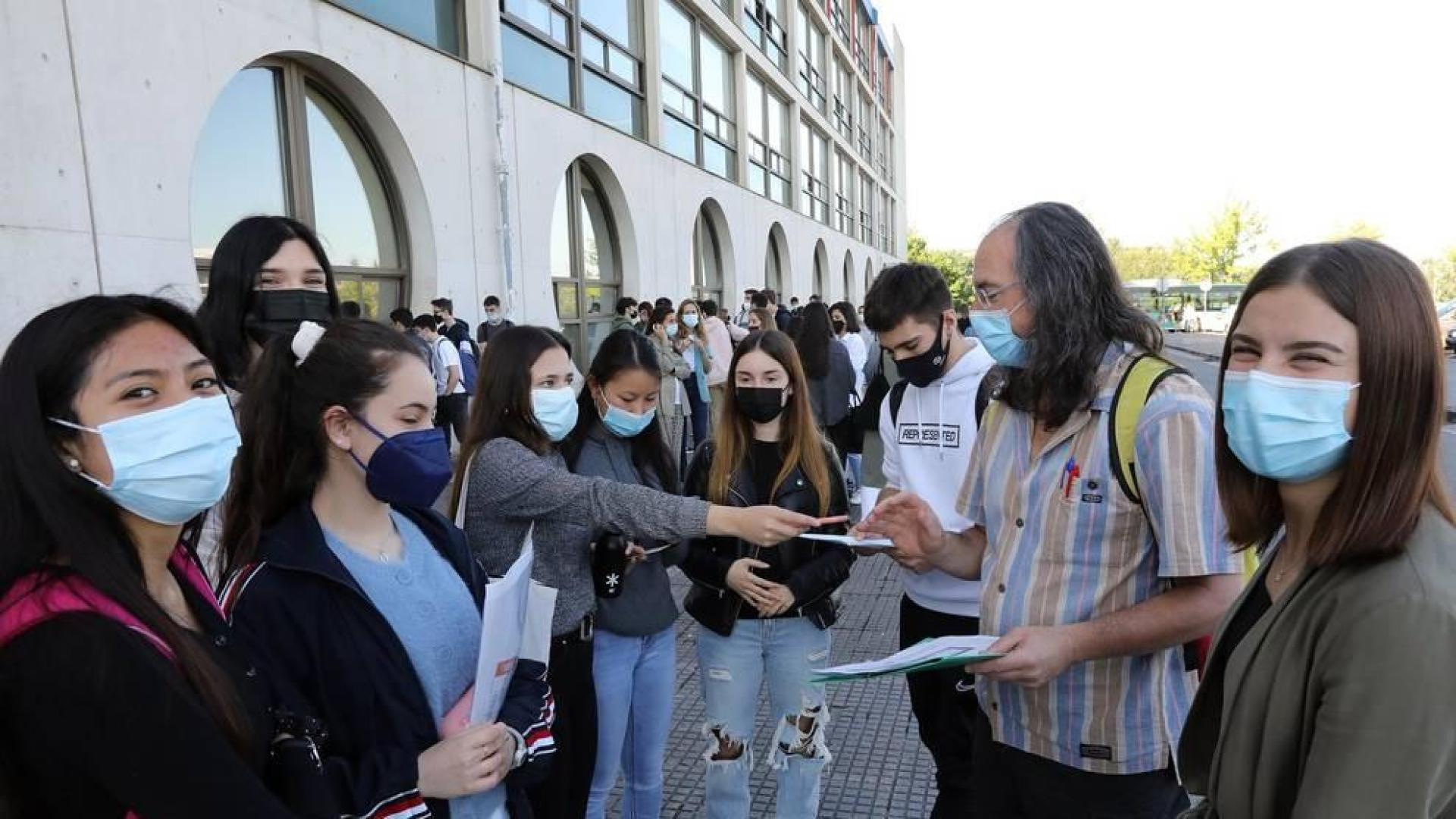 Casi 3.900 alumnos convocados en los campus universitarios de Pamplona y Tudela.