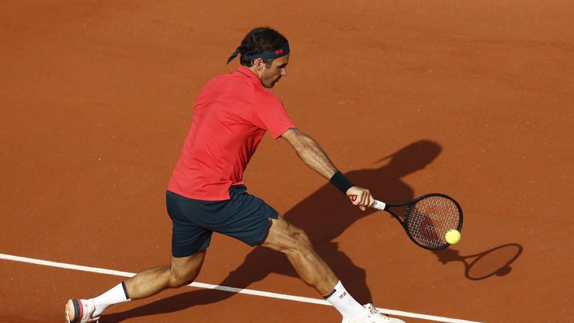 Roger Federer, durante su partido ante Cilic en Roland Garros.