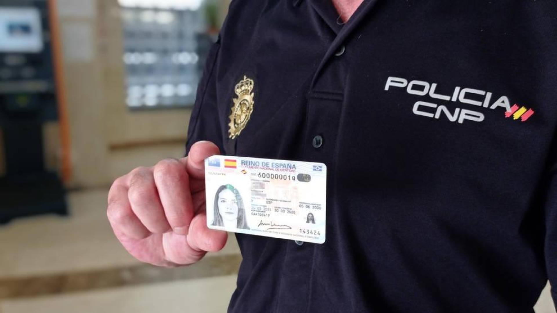 La policía ya expide el nuevo DNI Europeo en las oficinas de Toledo.