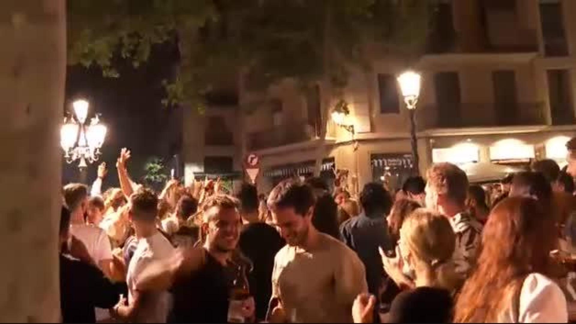Macrobotellón en Barcelona con más de seis mil jóvenes en las calles