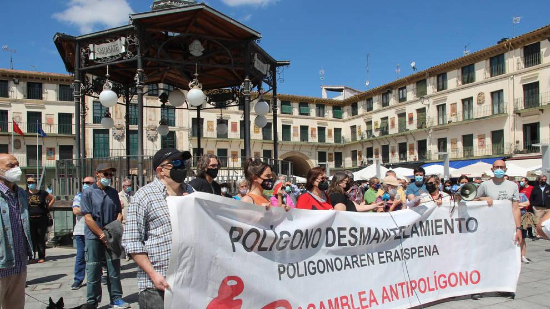 Concentración contra el polígono de tiro de Bardenas