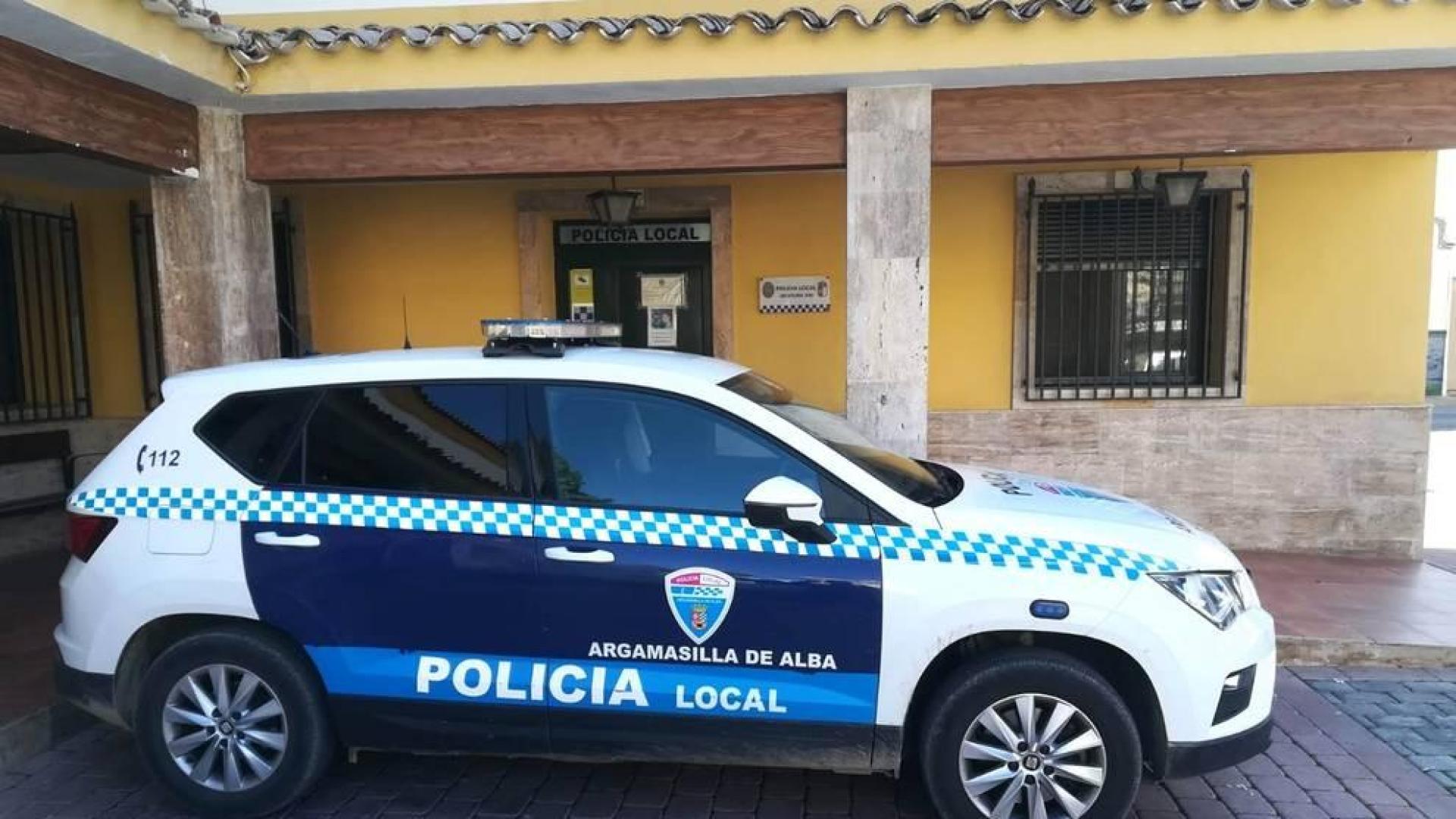 Un coche policial en Argamasilla de Alba.