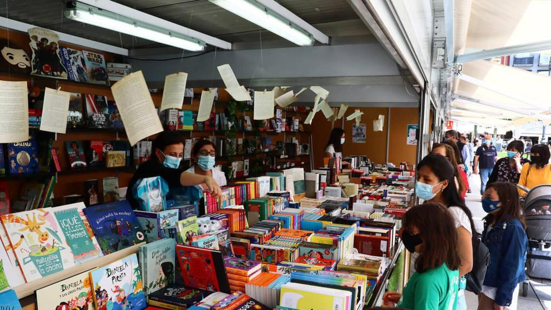 El mar de libros abandona Pamplona
