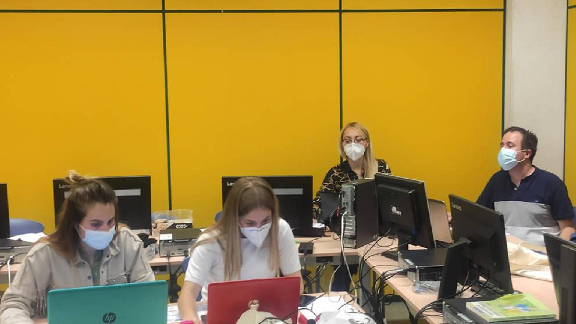 Un equipo de la UPNA llega a la final de la competición ERPsim sobre simulación empresarial