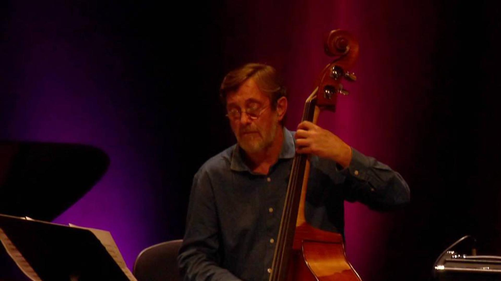 El navarro Javier Colina está considerado uno de los mejores contrabajistas de la escena europea actual.