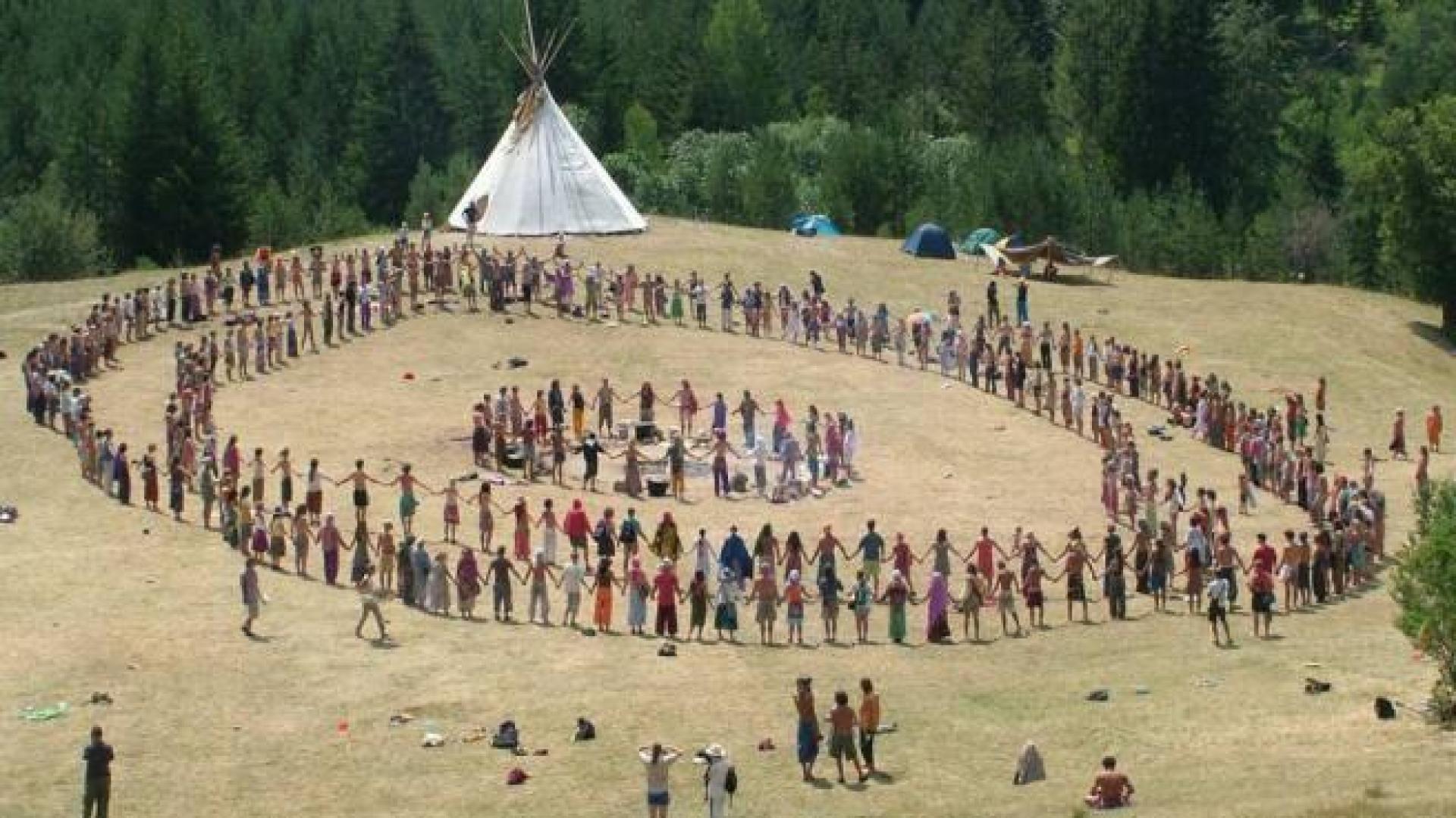 Un grupo de 'hippies' nudistas acampa de forma ilegal en La Rioja