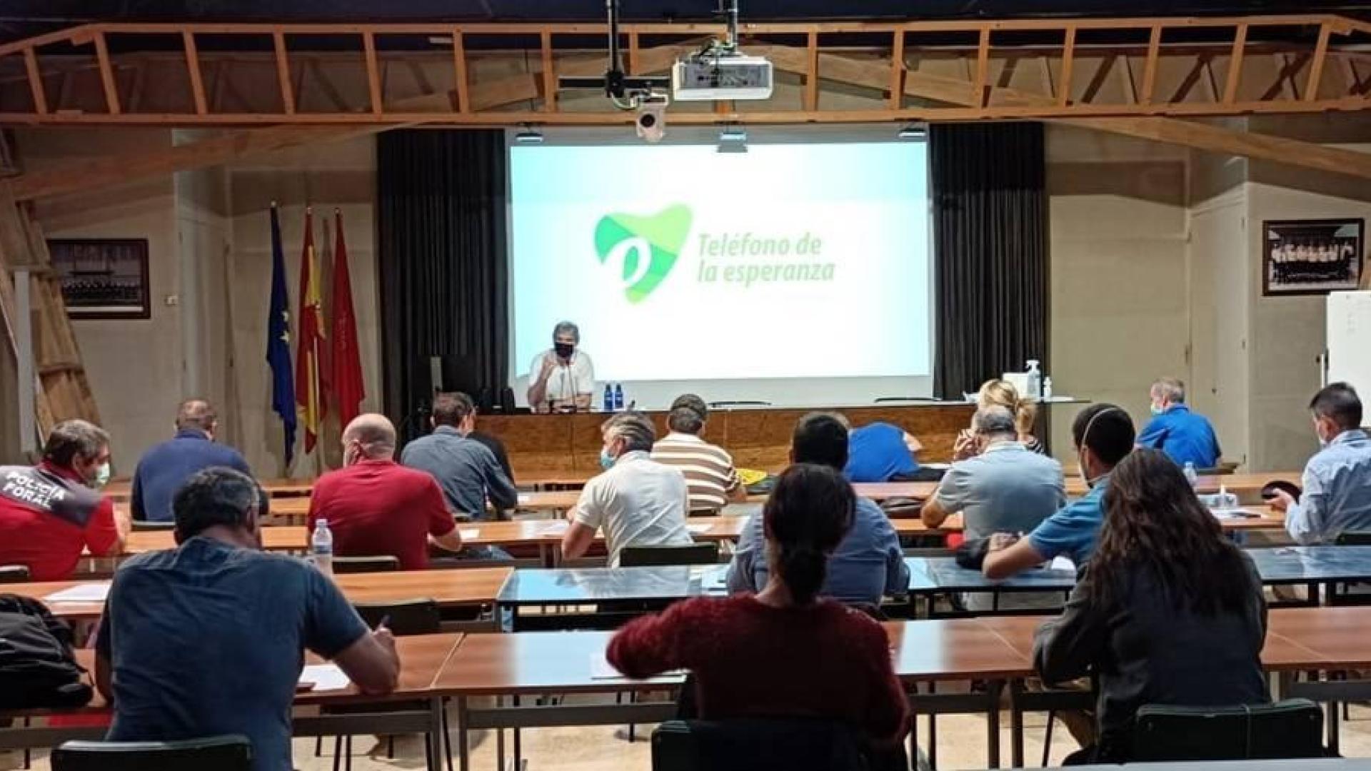 Policías forales se forman en la prevención de conductas suicidas
