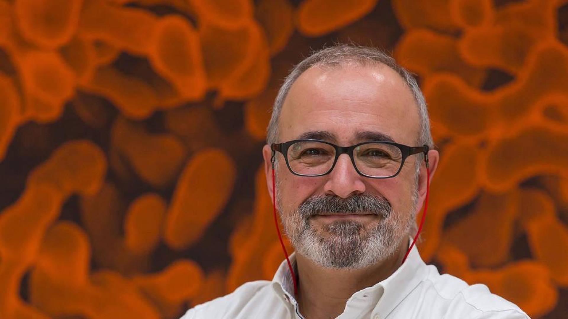 El biólogo Ignacio López-Goñi, premiado por su labor de divulgación científica