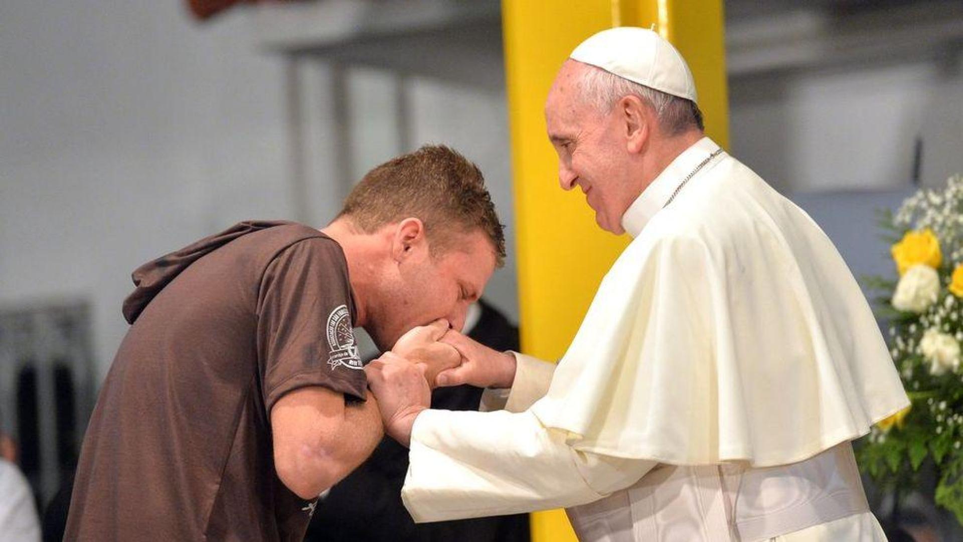 El papa Francisco rechaza la legalizaci&oacute;n del consumo de drogas
